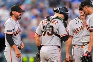 Giants experience their worst fall season with a 17-game deficit after losing to the Royals