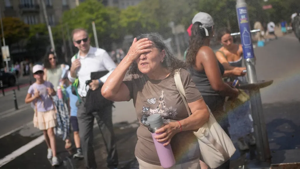 Health officials report that the heat wave in France is associated with 5,700 additional deaths.