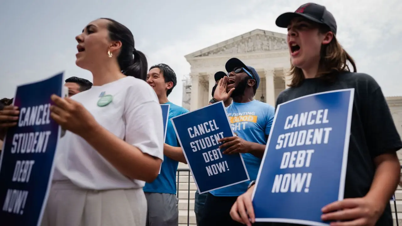High student loan defaults: 9.5 million borrowers are in default, according to data
