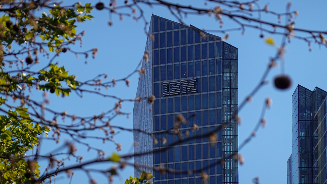 IBM reports lower earnings than expected, shares fall in early trading