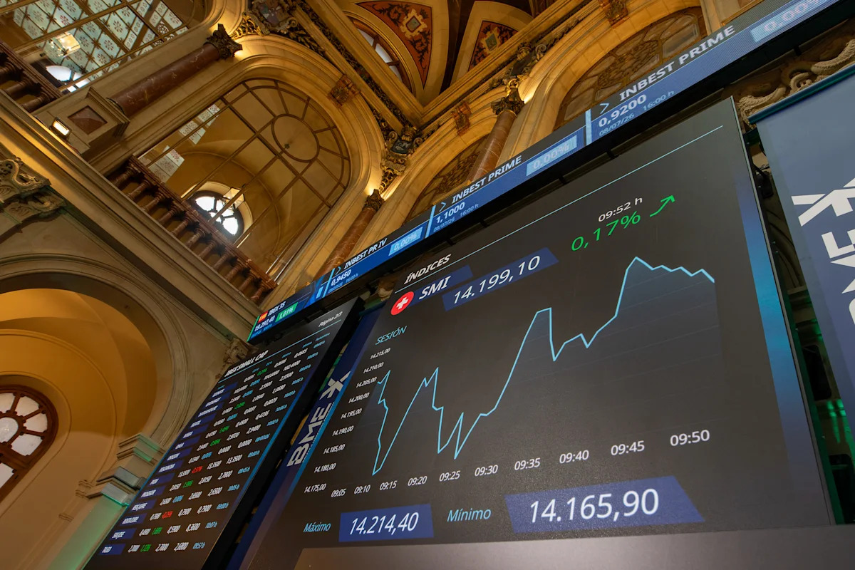 Is it simpler to be a stock picker in a market favorable to stock pickers?