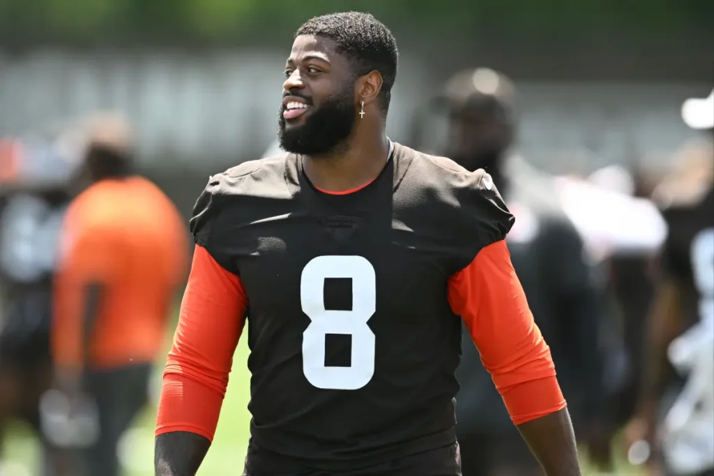 Jared Verse prepared to define his approach with the Browns after being traded from the Rams.