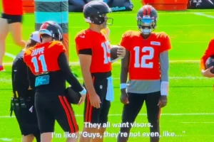 Joe Flacco joked about Shedeur Sanders for wearing a visor