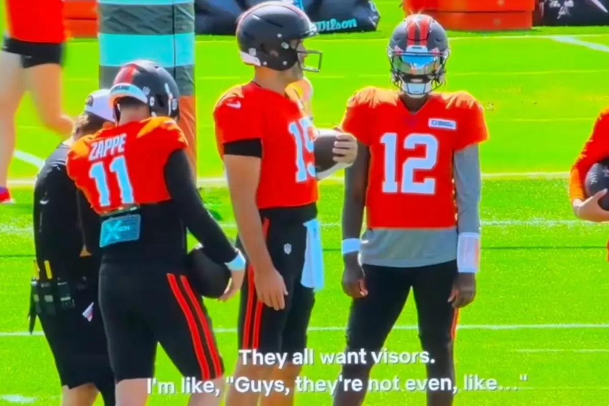 Joe Flacco joked about Shedeur Sanders for wearing a visor
