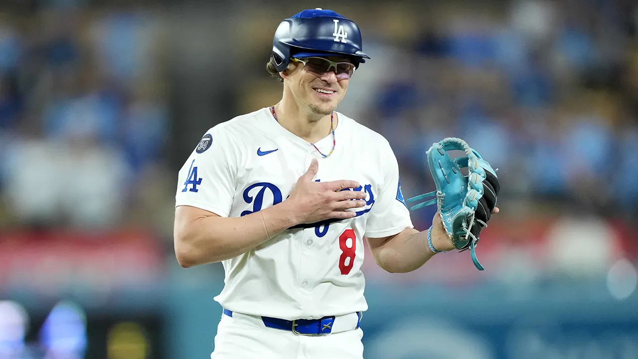 Kiké Hernández of the Dodgers criticizes a fan's upset letter about missing the White House visit and shares the fan's address with his followers.