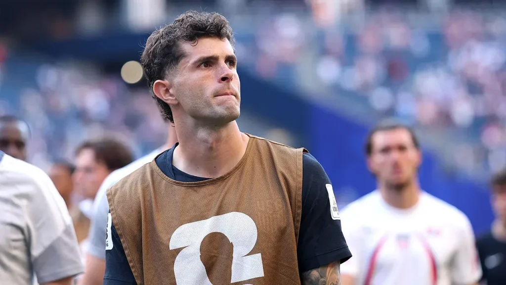 LA Galaxy coach Greg Vanney comments on Team USA's naivety and discusses Christian Pulisic's difficulties.