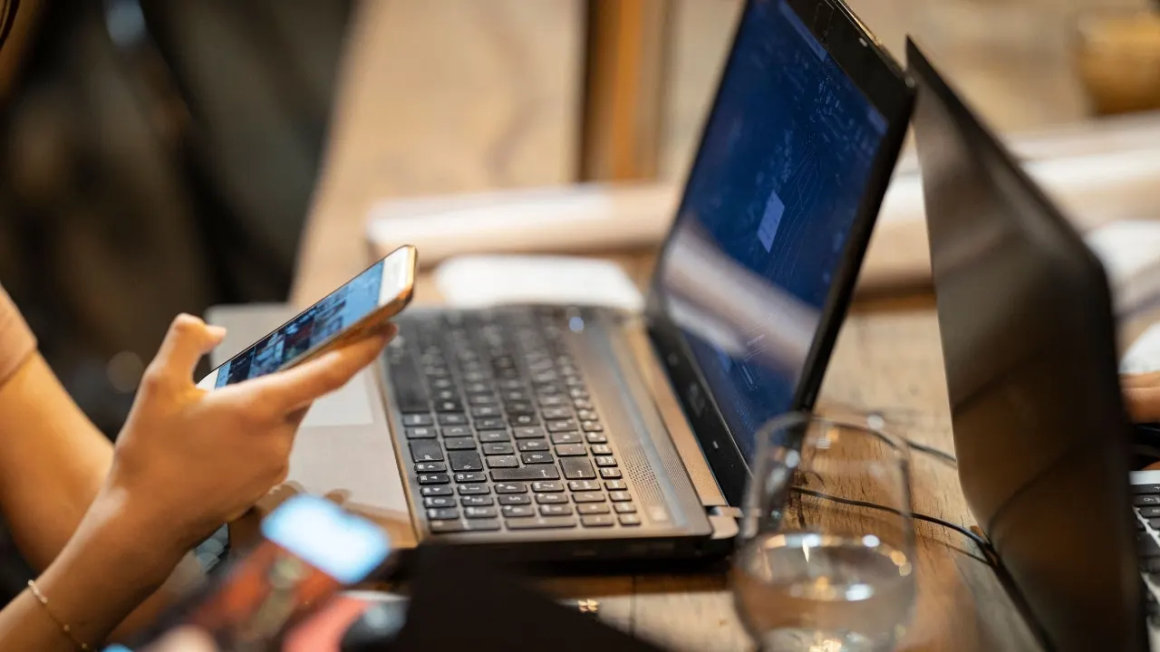 LastPass alerts users about a new phishing scam involving a counterfeit DocuSign page