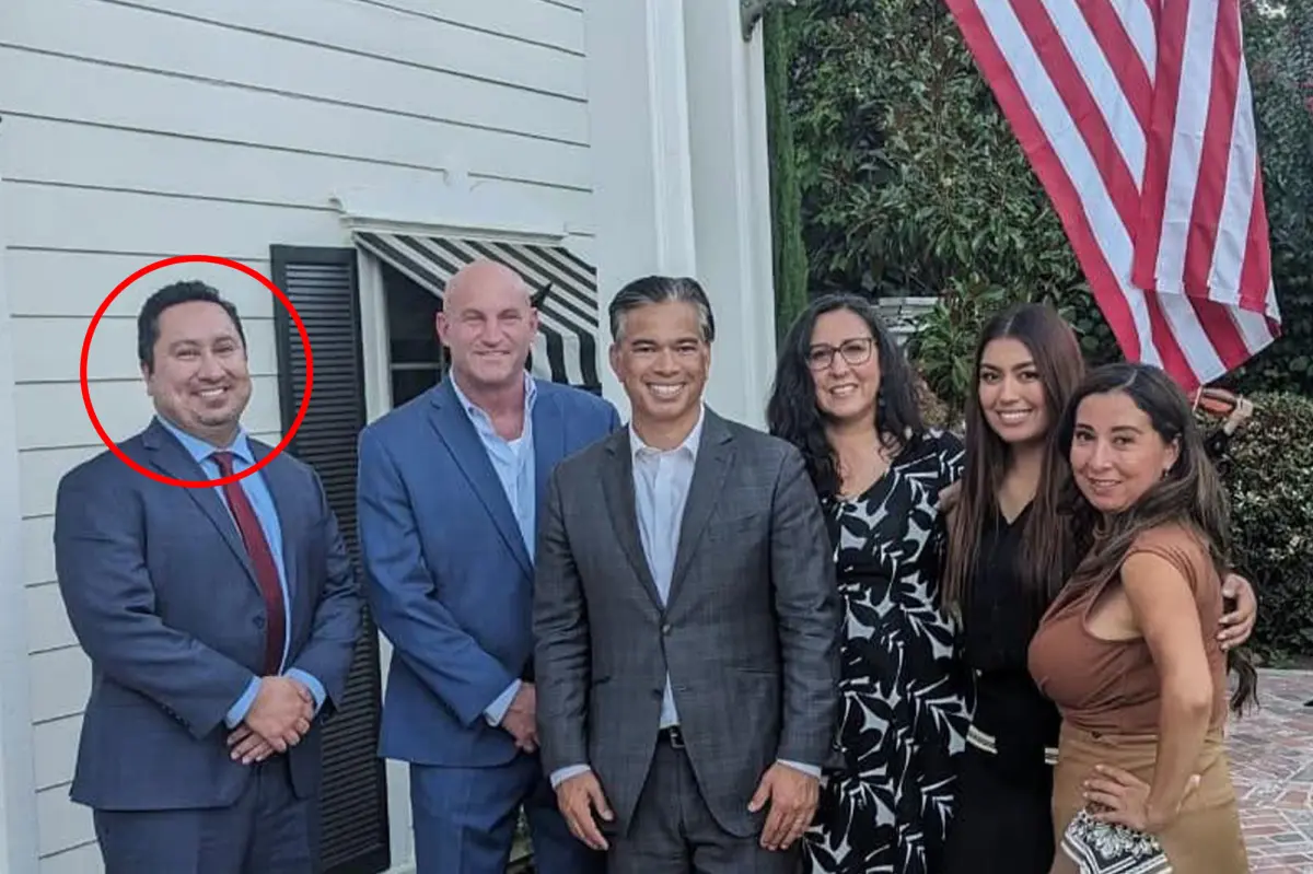 Leading federal prosecutor in California unexpectedly resigns amid Trump's pressure, causing anger over his ICE misleading actions in the city.