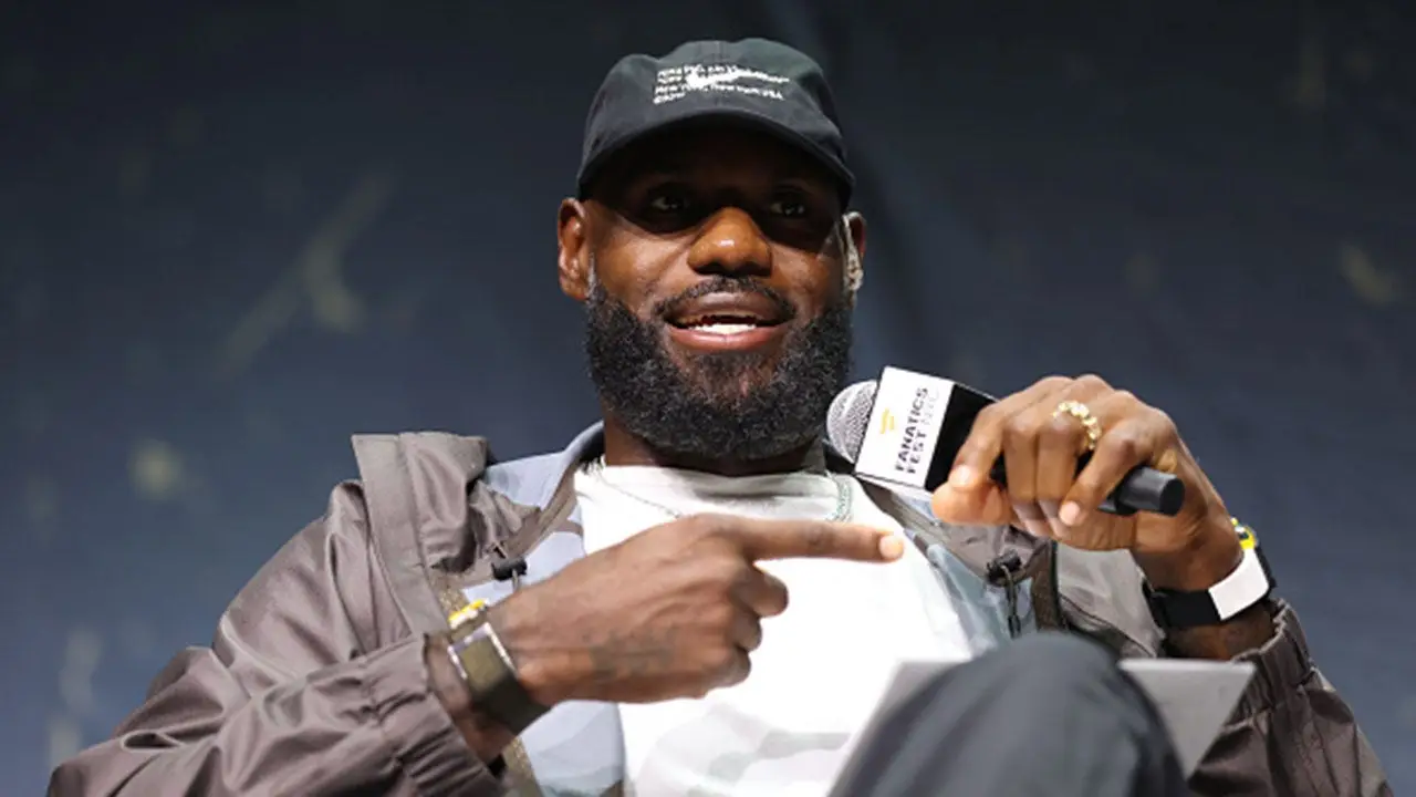 LeBron James delivers a major disappointment at Fanatics Fest as his NBA choice approaches