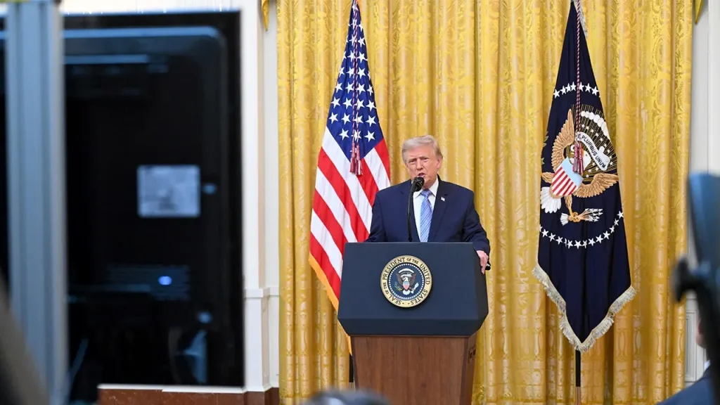 Major networks do not broadcast Trump's election speech live