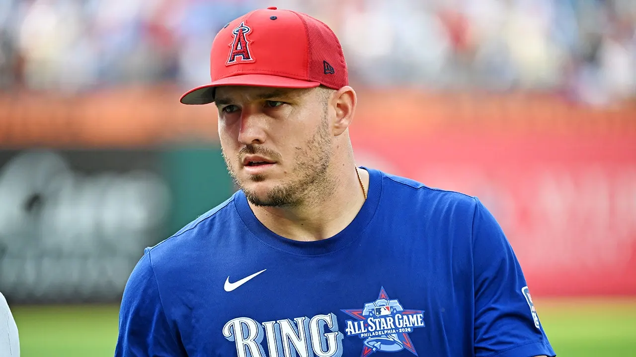 Mike Trout states he won't seek a trade from the Angels during difficult times.