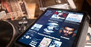 Music Labels Seek Clear Warning Labels for AI-Generated Songs on Streaming Services
