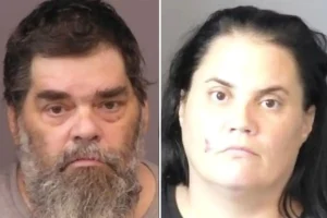 Parents in Kansas reportedly abandoned six children, including two babies, in a hot car while they ate at a restaurant.