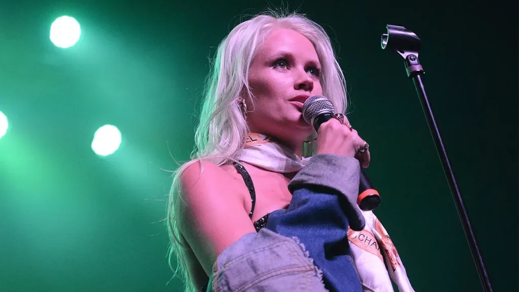 'Party Rock Anthem' vocalist Lauren Bennett passes away at 36