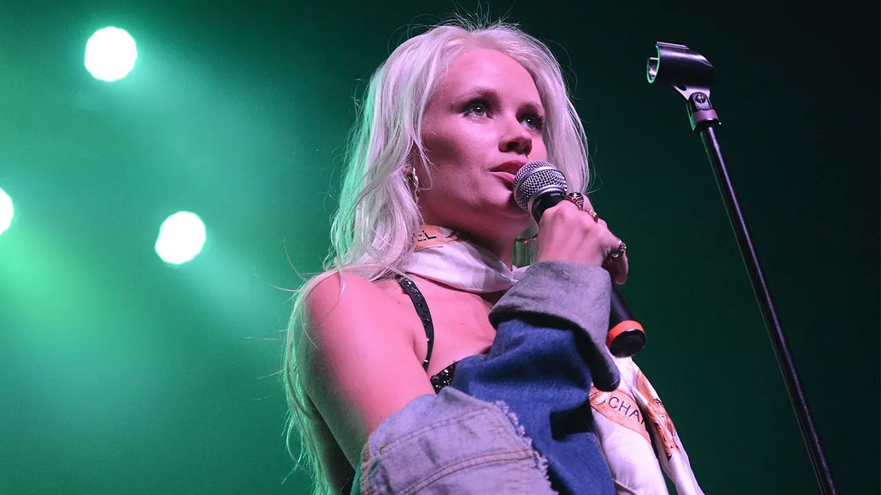 'Party Rock Anthem' vocalist Lauren Bennett passes away at 36