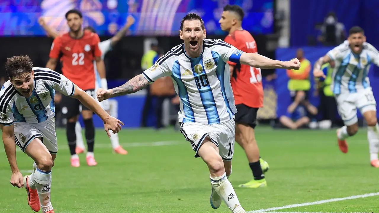 Passenger on plane gains attention for streaming Argentina's incredible World Cup comeback for everyone onboard