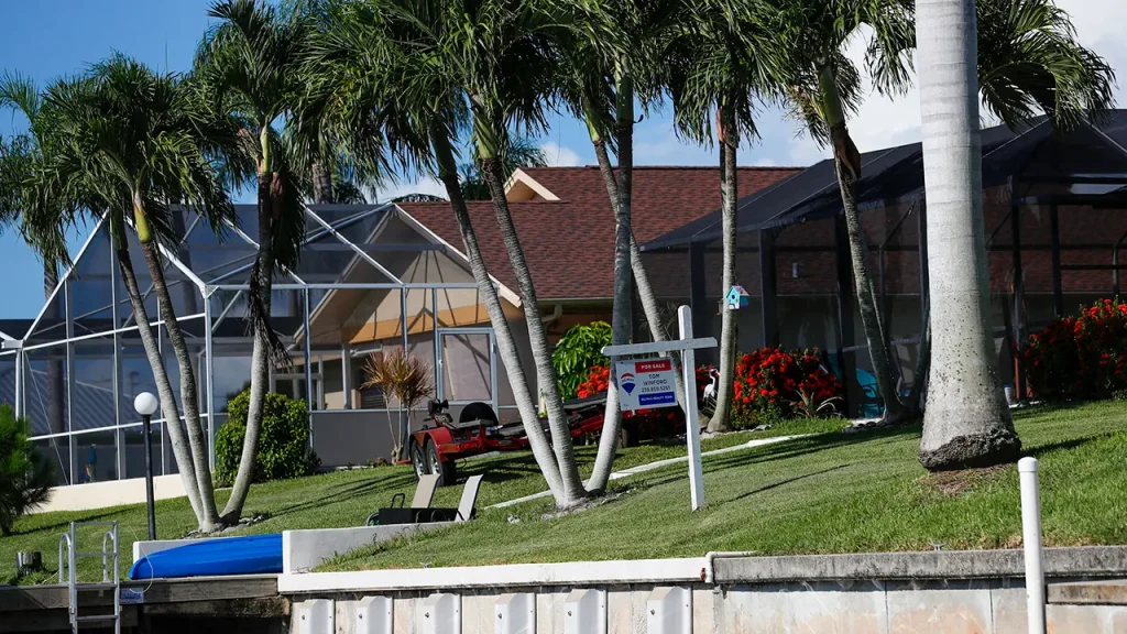 People from the Midwest are moving to Florida's Gulf Coast to retire, driving growth in Sarasota.