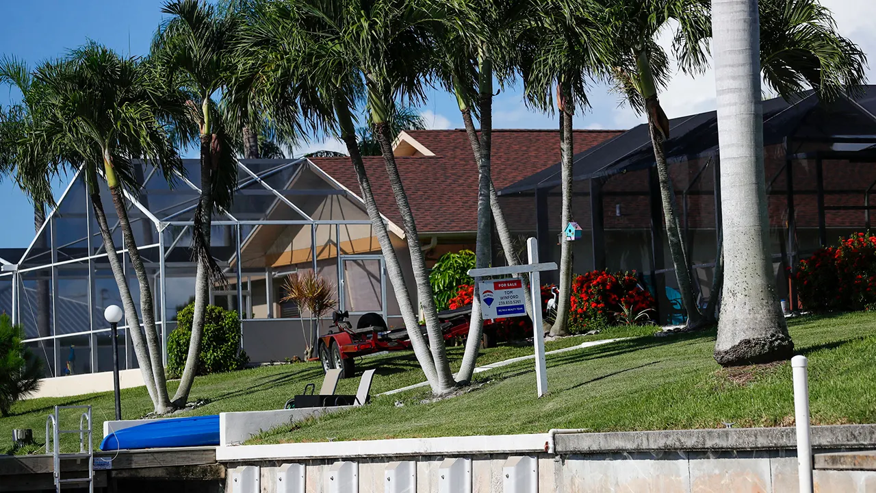 People from the Midwest are moving to Florida's Gulf Coast to retire, driving growth in Sarasota.