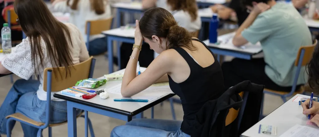 Professor Warns AI Is Making Students Less Intelligent After Cheating Scandal