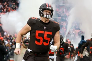 Ravens add center Ethan Pocic to compete for starting position