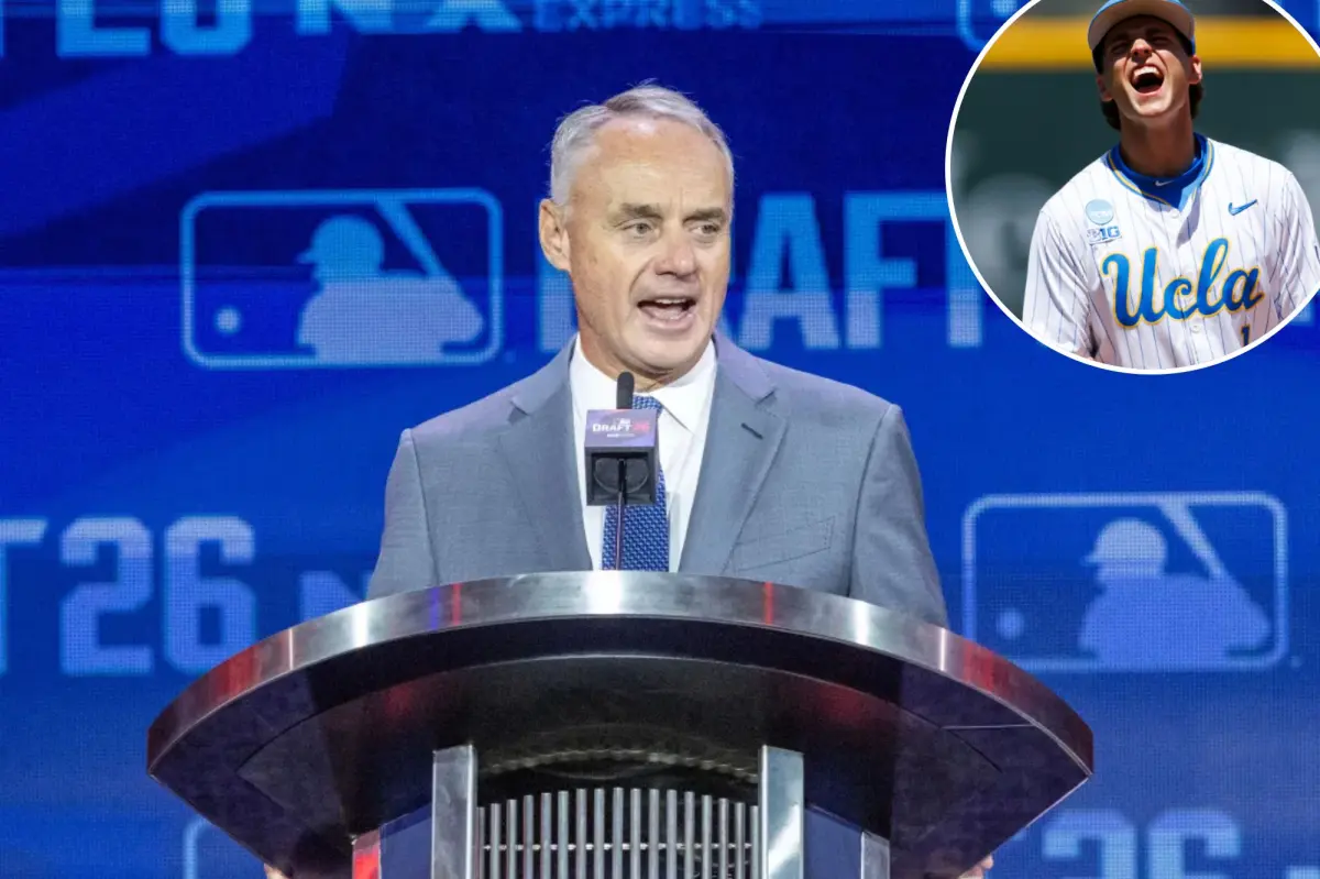 Rob Manfred incorrectly pronounces Roch Cholowsky's name during a rough moment in the MLB draft