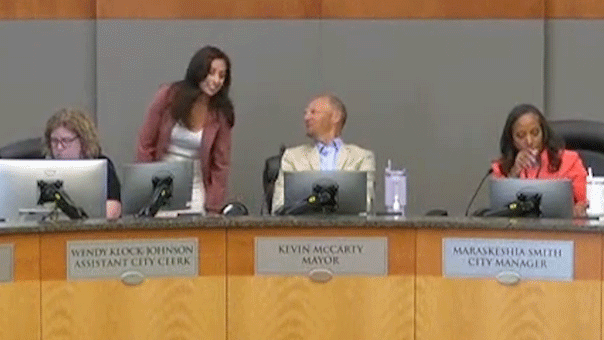 Sacramento mayor and vice mayor recorded discussing interruptions on live mic
