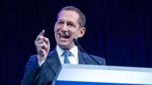 San Francisco Mayor Daniel Lurie receives a 74% approval rating in a survey.