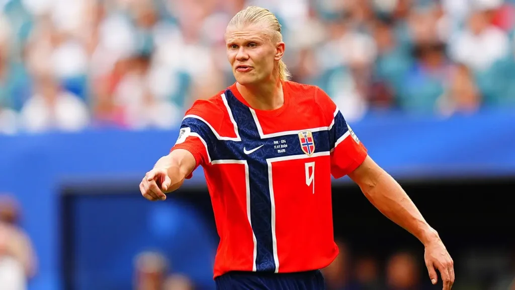 Social media reacted negatively to Norway substituting Erling Haaland with their World Cup at stake.