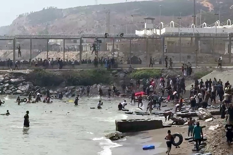 Spain sends troops to Ceuta as thousands of Moroccan migrants cross the border