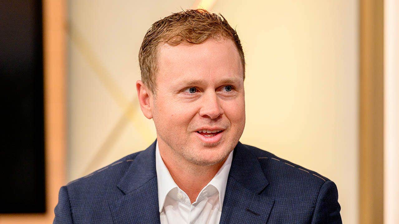 Spencer Pratt visits Trump in the Oval Office after losing the LA mayoral race.