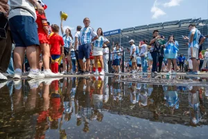 Supporters arriving at MetLife Stadium face complete chaos before the World Cup final.