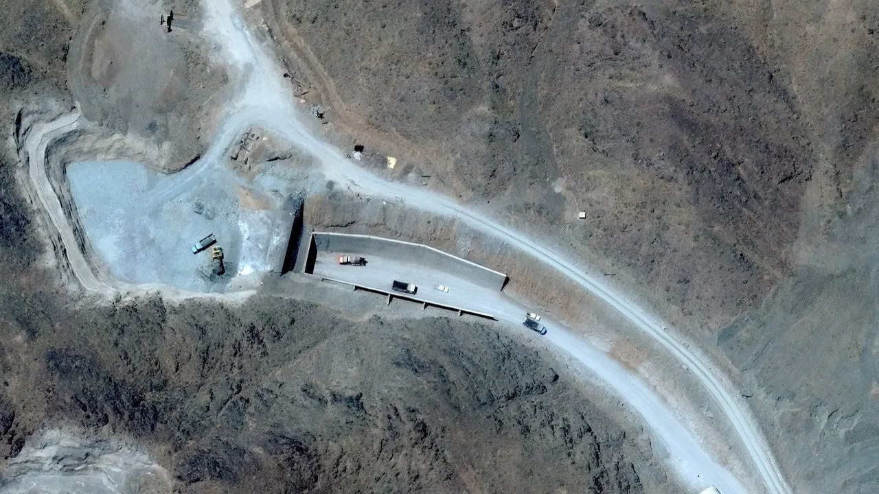 Trump warns of action against Iran's Pickaxe Mountain due to centrifuges