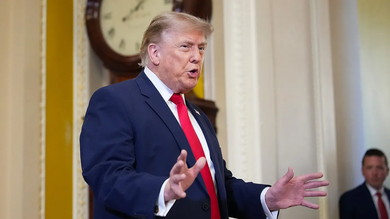 Trump warns of possible new strikes on Iran, focuses on Pickaxe Mountain close to Natanz