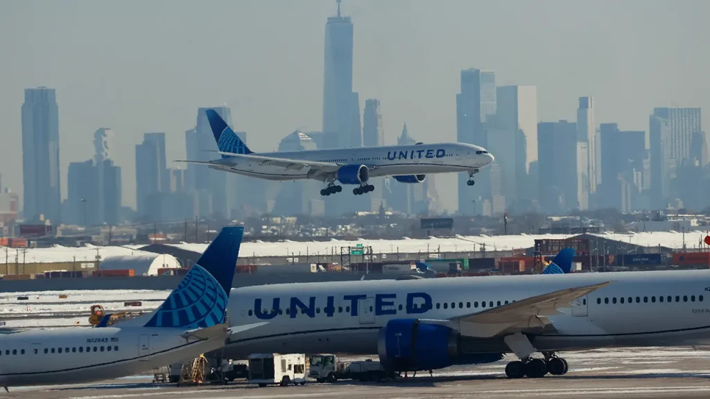 United CEO is said to have proposed a merger with Delta Air Lines