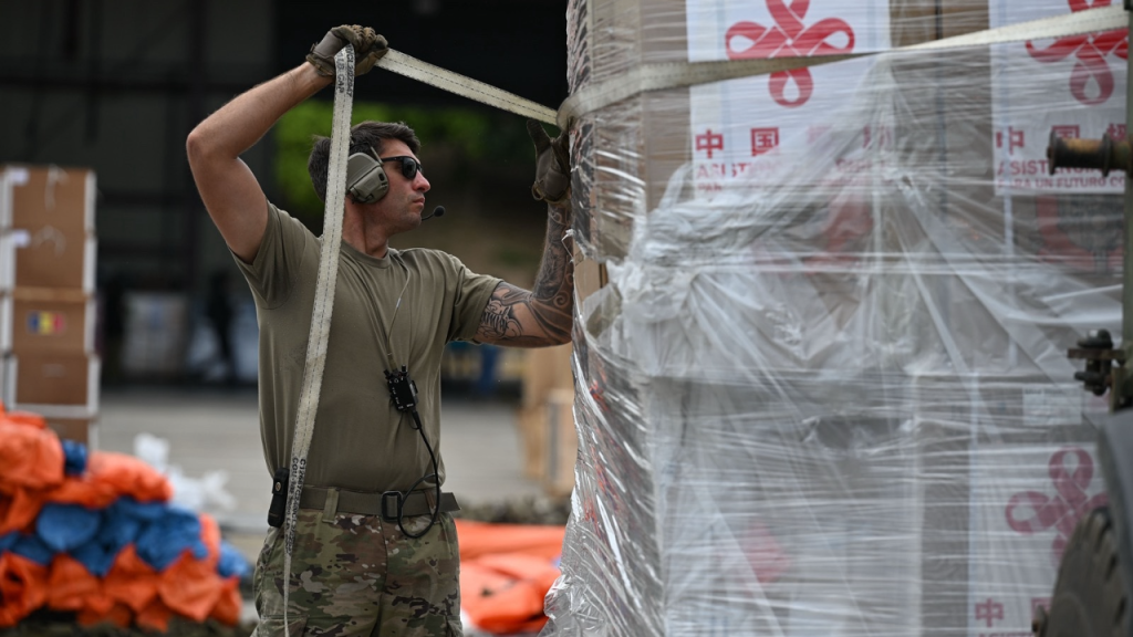 US soldiers distribute Chinese government assistance to Venezuela following earthquakes.