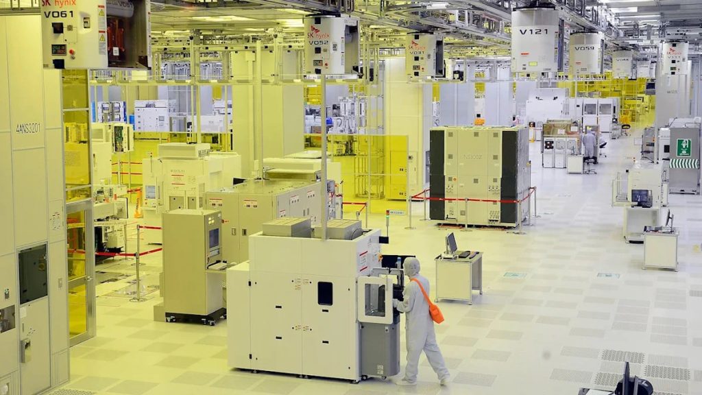 Wall Street Expert Warns SK Hynix IPO May Saturate the Market. Here’s the Risk Beyond Memory Stocks.