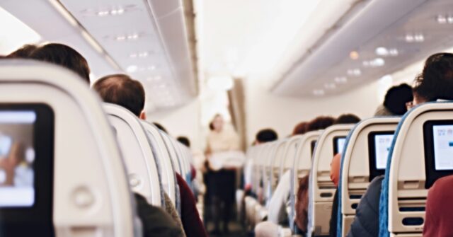 Watch: Spanish Pilot Tricks Passengers in Flight into Believing Argentina Won World Cup
