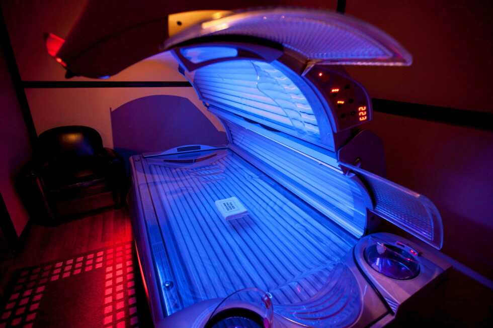 What teenagers and parents need to understand as tanning becomes popular once more