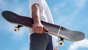 Wild fight over a parking space in New York features a brutal skateboard strike to the head