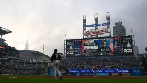 Wildfire smoke in Canada causes MLB game delays and roof closings