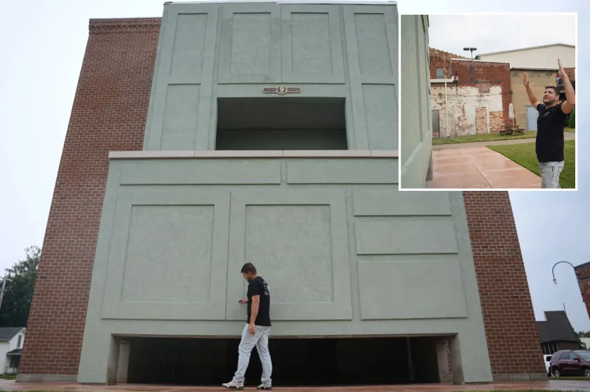 30-Foot Cabinet in Indiana Pays Tribute to Hoosier Manufacturing Co.