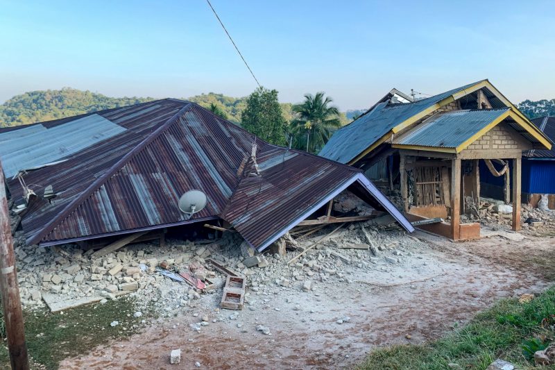 47 people lose their lives in 7.7 magnitude earthquake in Indonesia