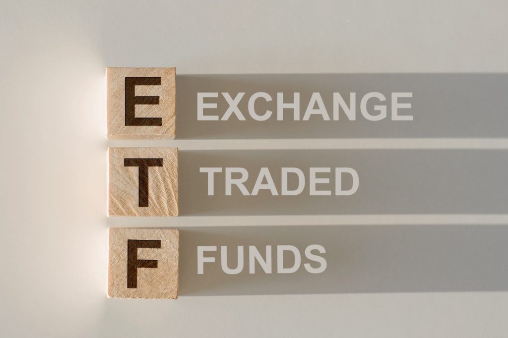 5 Monthly Dividend ETFs Offering 7 to 14 Percent to Hold Until 2027