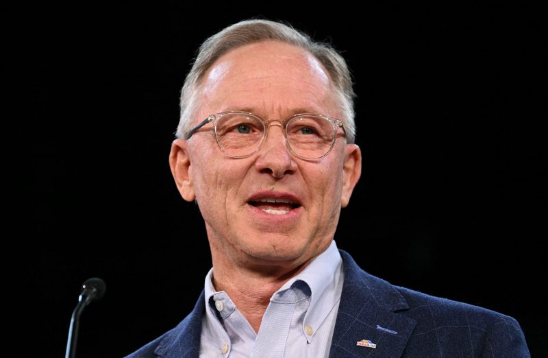 Arizona governor chooses former GOP Mesa mayor John Giles as her candidate for re-election