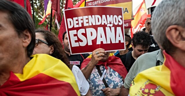 Ceuta Residents Demonstrate Against Spanish Government, Calling Out Pedro S&aacute;nchez