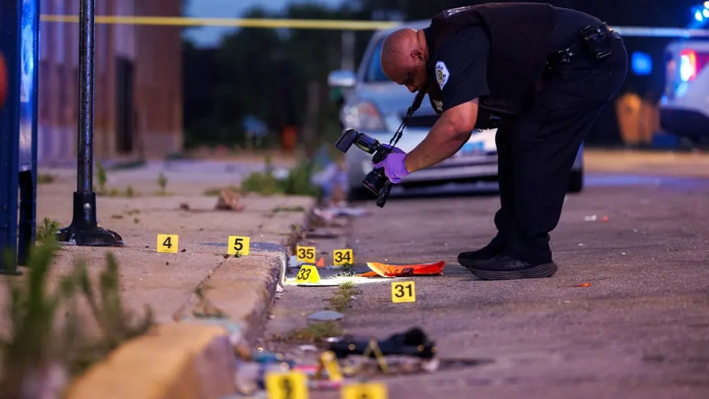 Chicago detective believes the National Guard might lead to a decrease in crime similar to Memphis.