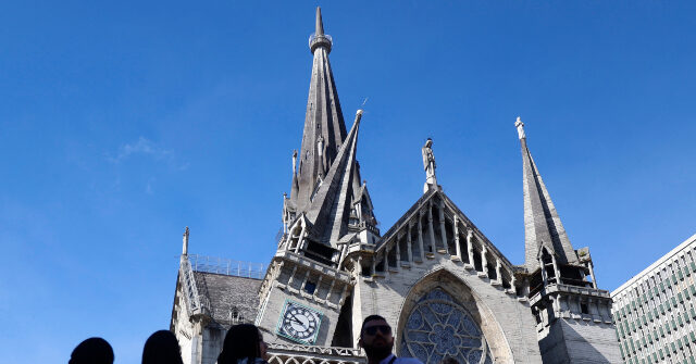 Colombia: Disturbing Photos of Cathedral Tower Falling During Quake