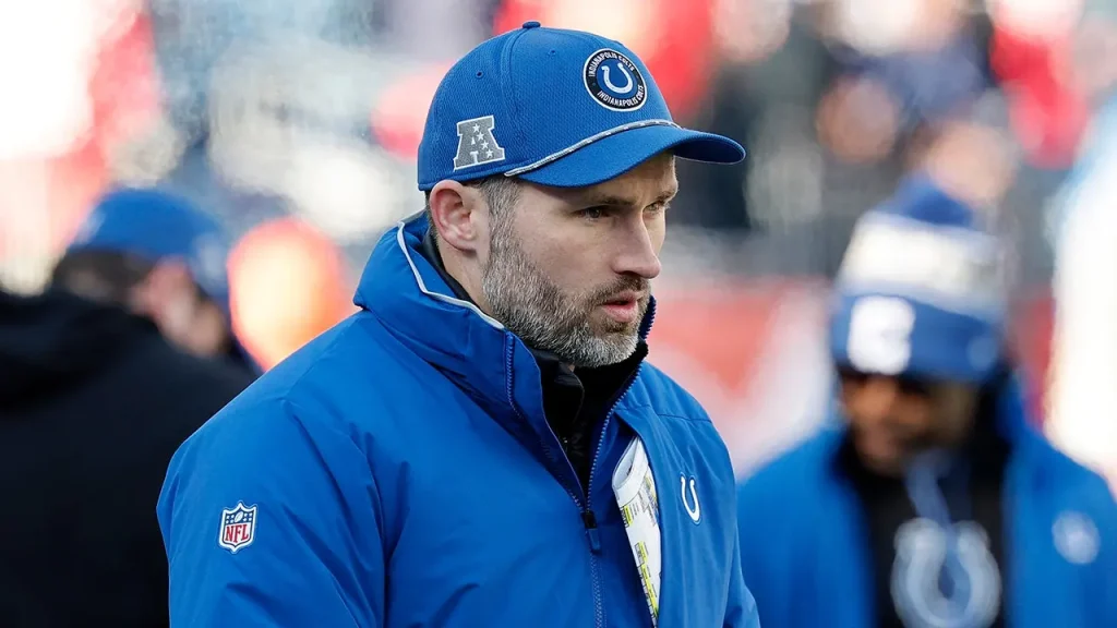 Colts coach Brian Mason is removed from the game, suffers knee injury in difficult situation