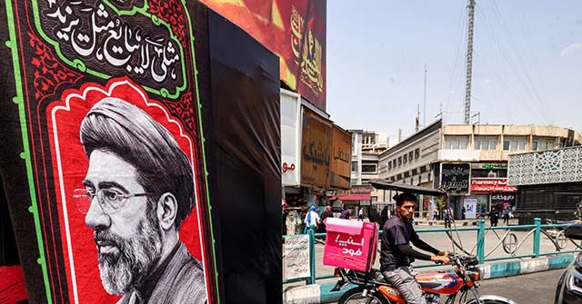 Economists Warn Iran is Facing a Major Economic Breakdown Due to the Blockade