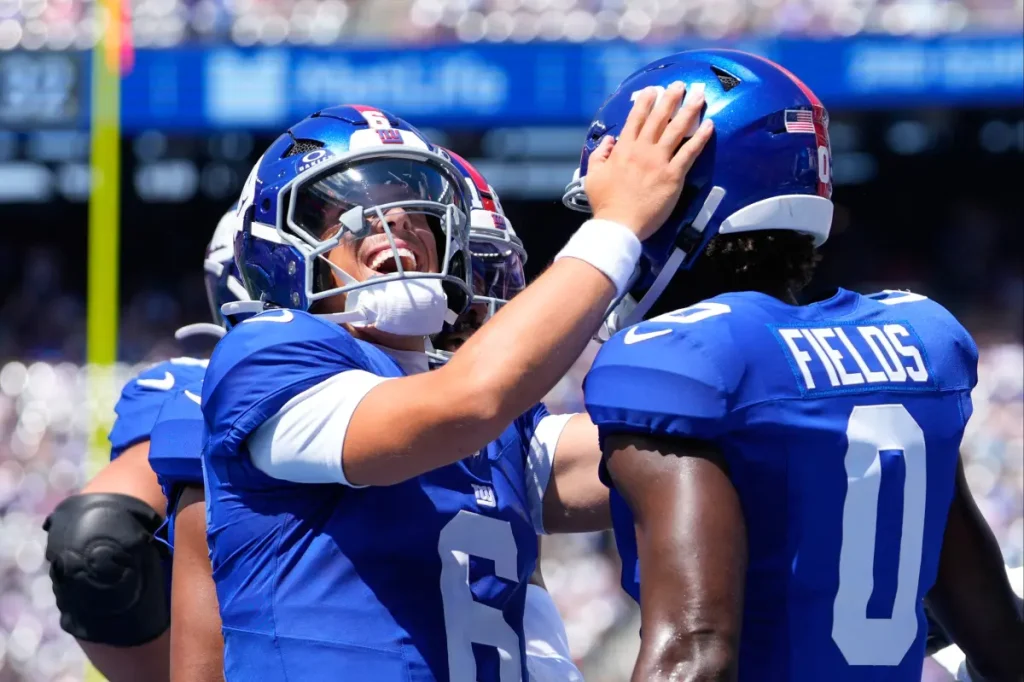 Giants' Jaxson Dart visits medical tent and comes back with a great touchdown
